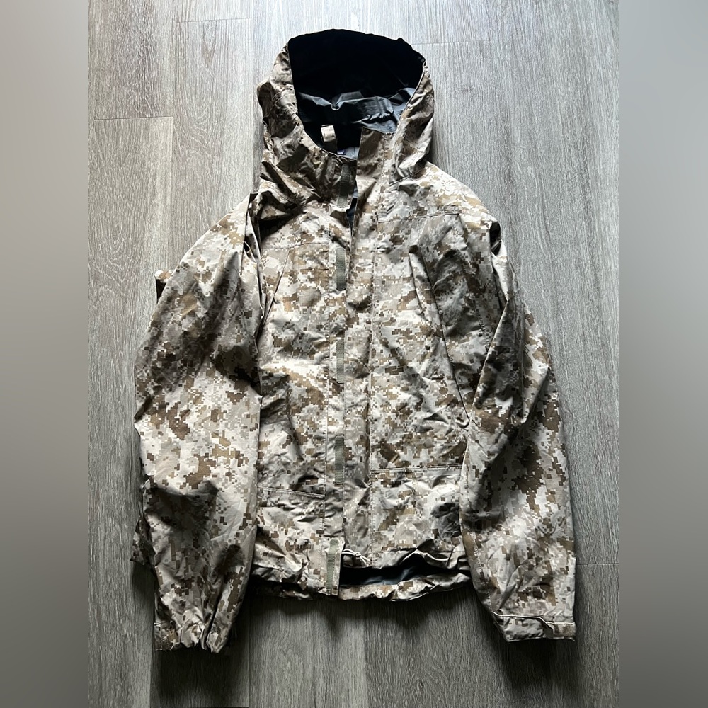 Patagonia Jacket AOR1 - Medium Regular - Level 6 - Naval Special Warfare